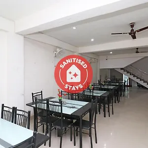 Oyo Flagship 28065 Anmol Plaza Varanasi