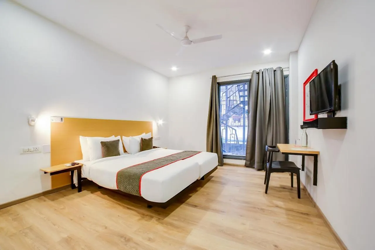 Oyo Townhouse 223 Kanhai Chowk Sector 45 Hotel